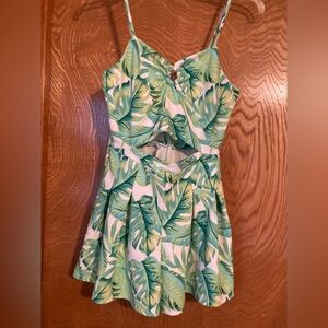 Madden NYC romper Sz S